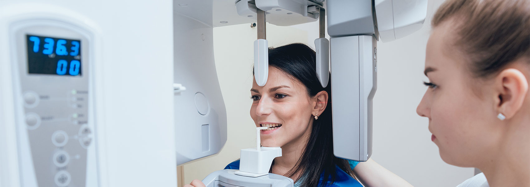 Dentist scan the patient with machine