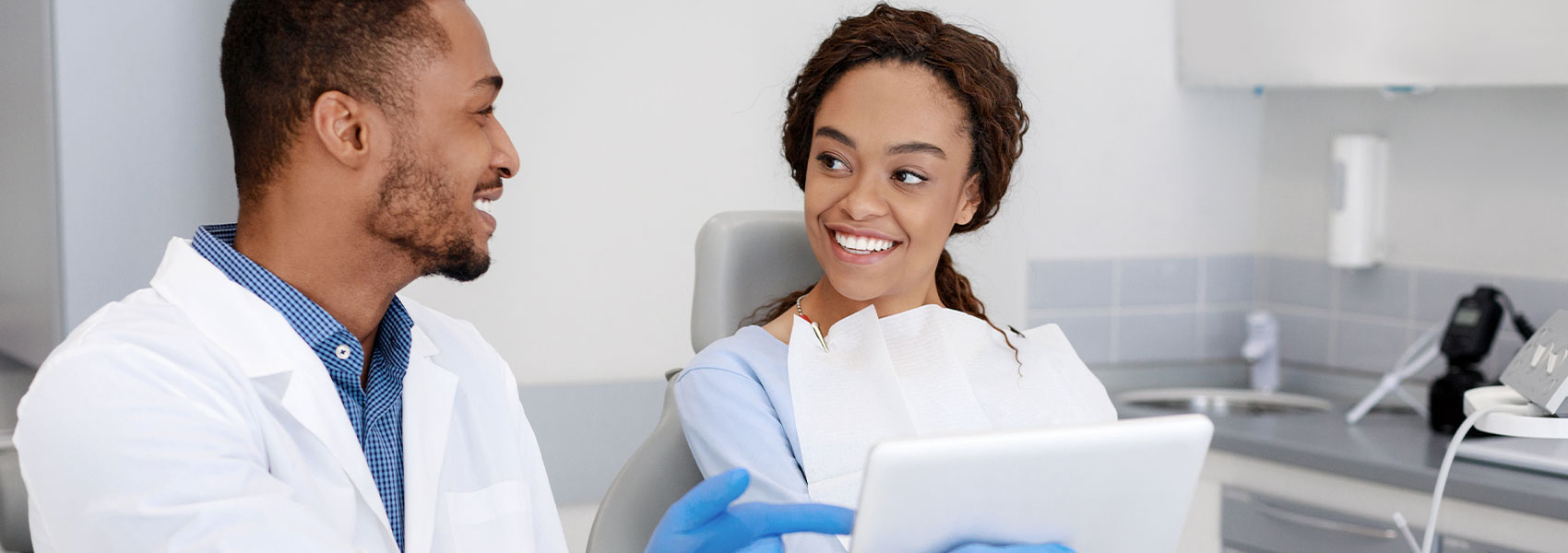 Dentist explain to patient about the status